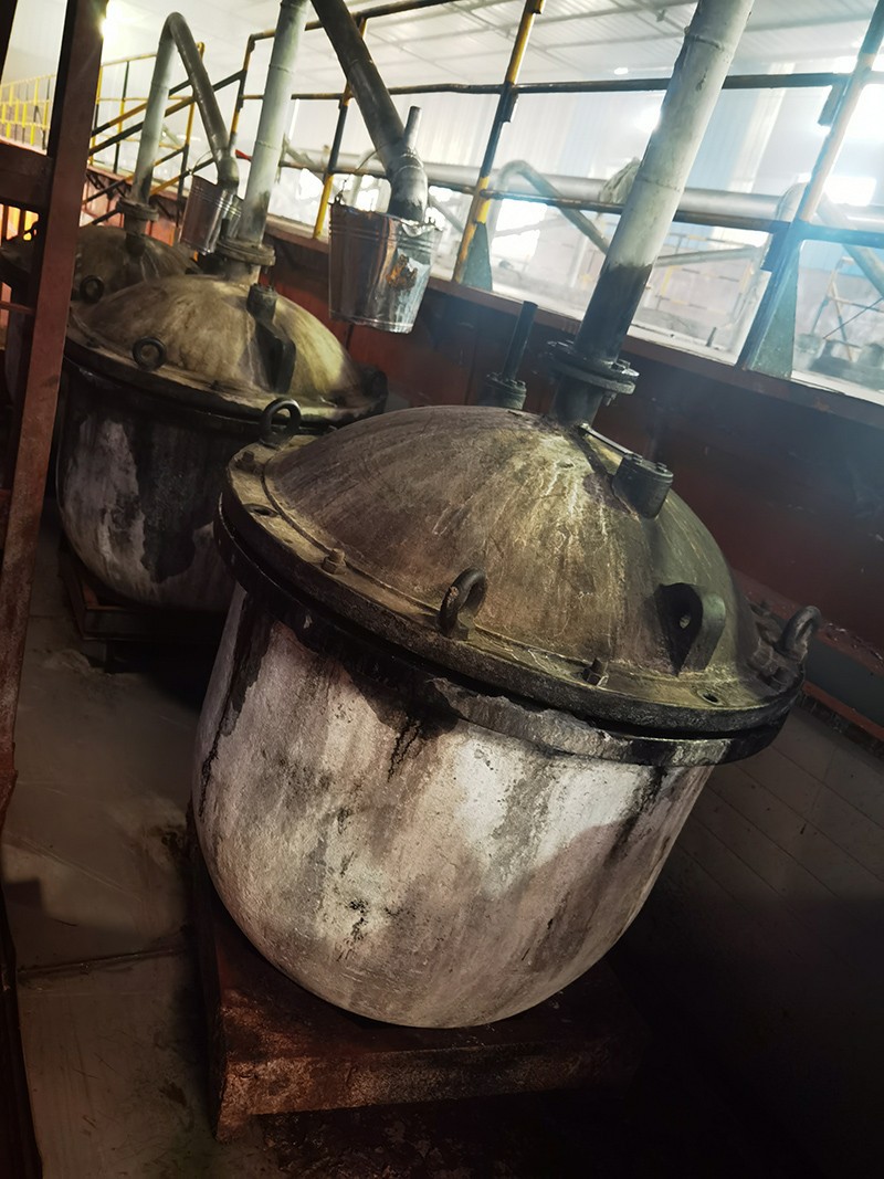 Aluminum Smelting Crucibles suppliers